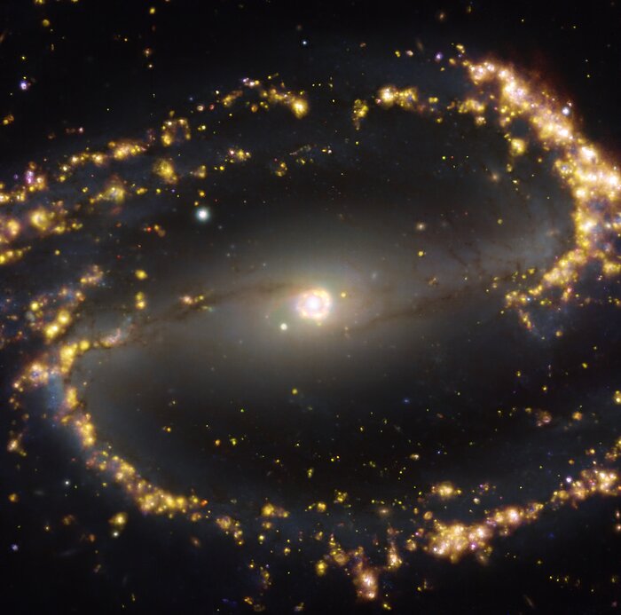 NGC 1300, aufgenommen mit MUSE am VLT der ESO bei verschiedenen Wellenlängen des Lichts