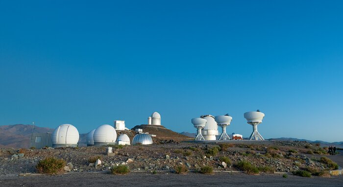 Ansicht der BlackGEM-Teleskope auf La Silla am Tag