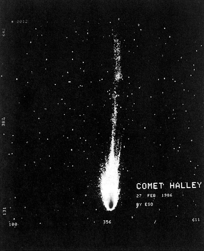 La cometa di Halley sviluppa una coda di 15 gradi