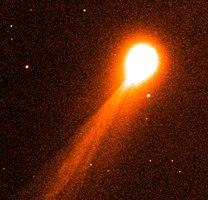 La cometa luminosa 1995 Q1