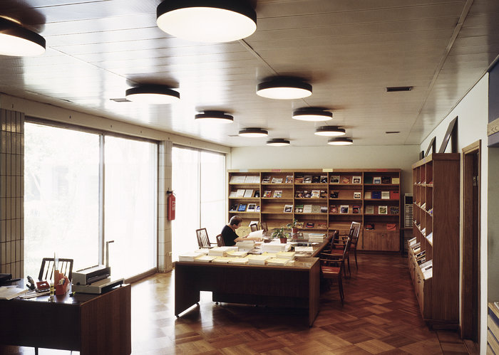 Vitacura office: the library