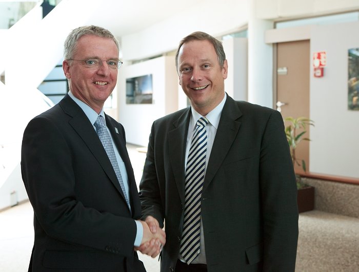 The Bavarian Minister of Finance visits ESO Headquarters