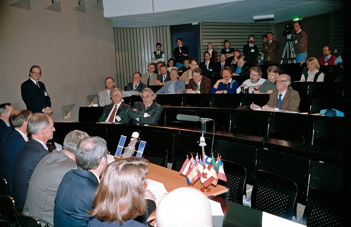HST STS-61 press conference