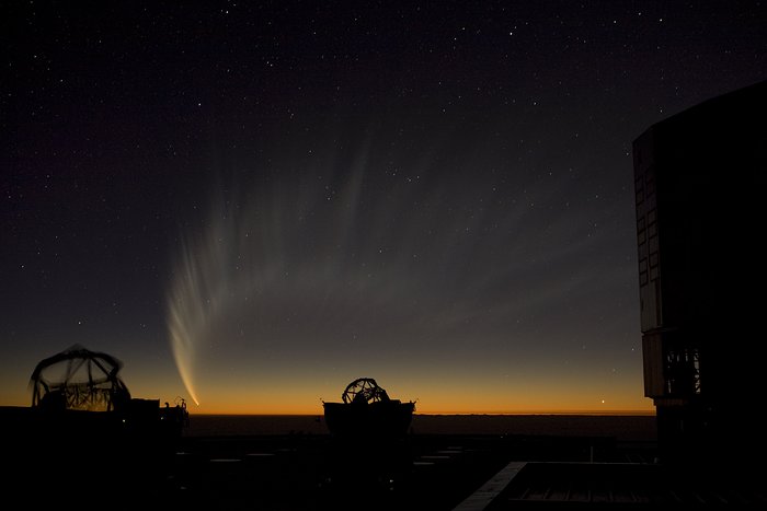 Comet McNaught over the VLT platform