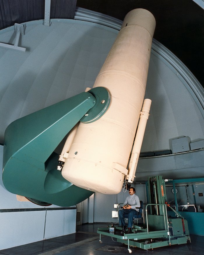The ESO 1-metre Schmidt telescope in operation
