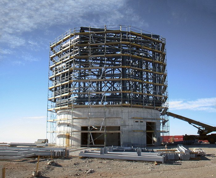 At bygge VISTA, verdens største kortlægningsteleskop (historisk billede)
