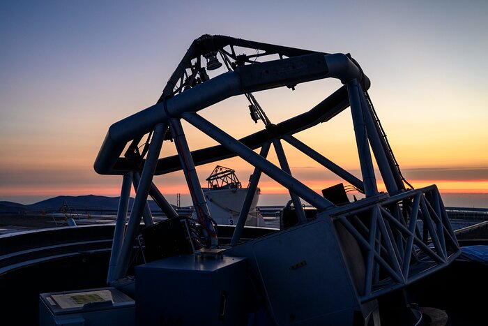 Due telescopi condividono il tramonto a Paranal