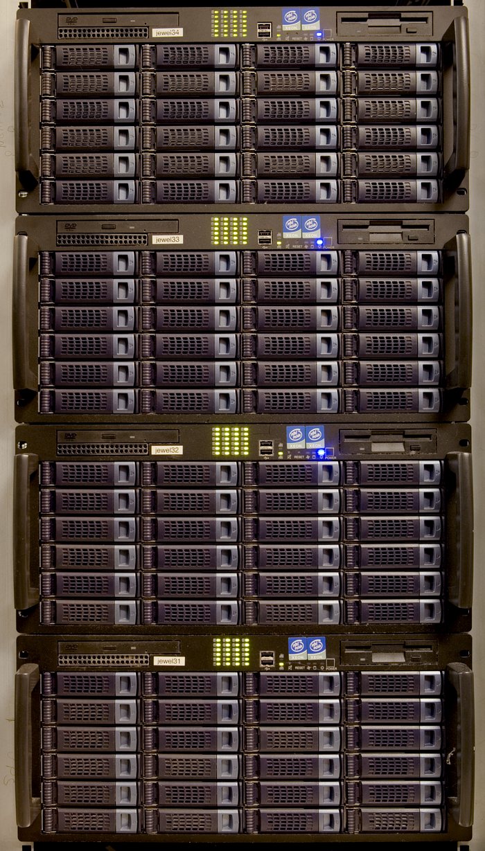 Science archive racks | ESO el