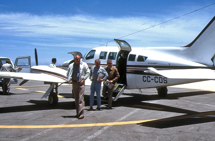 Engineers arriving at Pelican airstrip close to La Silla