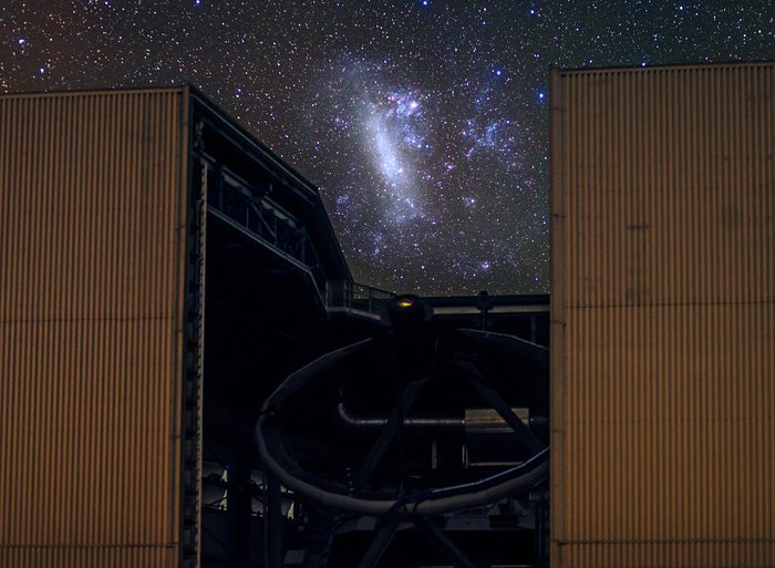 Large Magellanic Cloud captured between a Unit Telescope