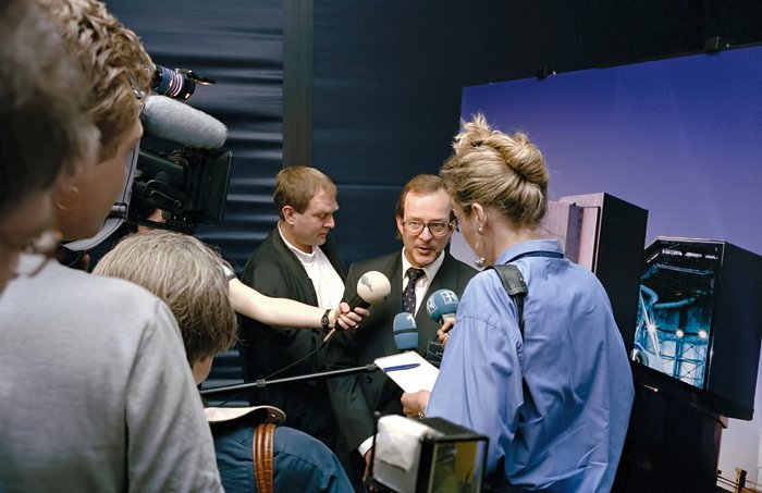 Media interviews during ESO's VLT first light press conference