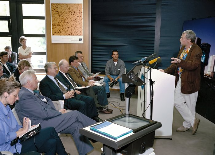 Presentations during VLT first light press conference