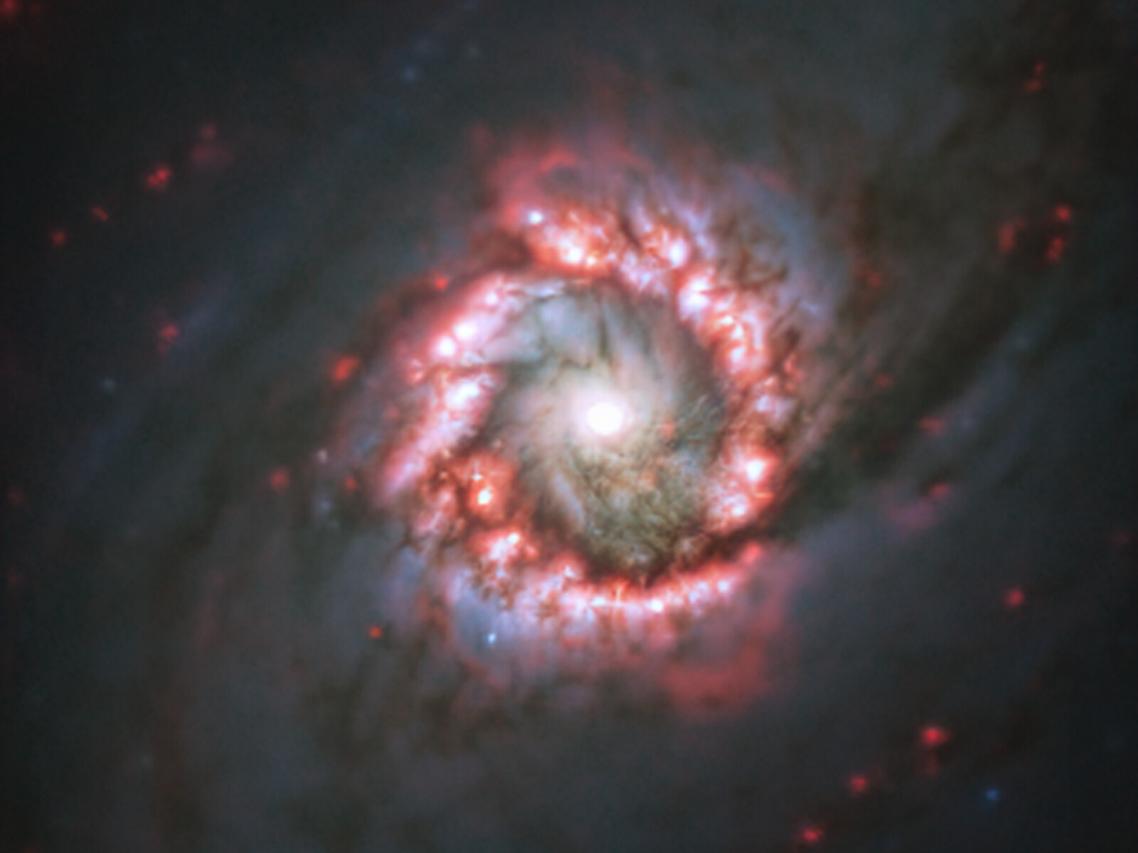 Черные дыры в ядрах галактик. Галактика NGC 1097. NGC 1097 — спиральная Галактика. Сверхмассивная чёрная дыра в центре Галактики. Созвездие печь NGC 1097.
