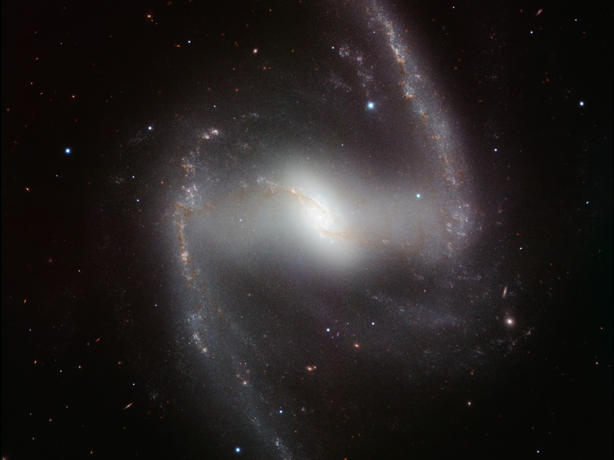 Сатурн в телескоп хаббл. Галактика ngc 1365. Бары галактик. Спиральная галактика с перемычкой. Бары галактик.