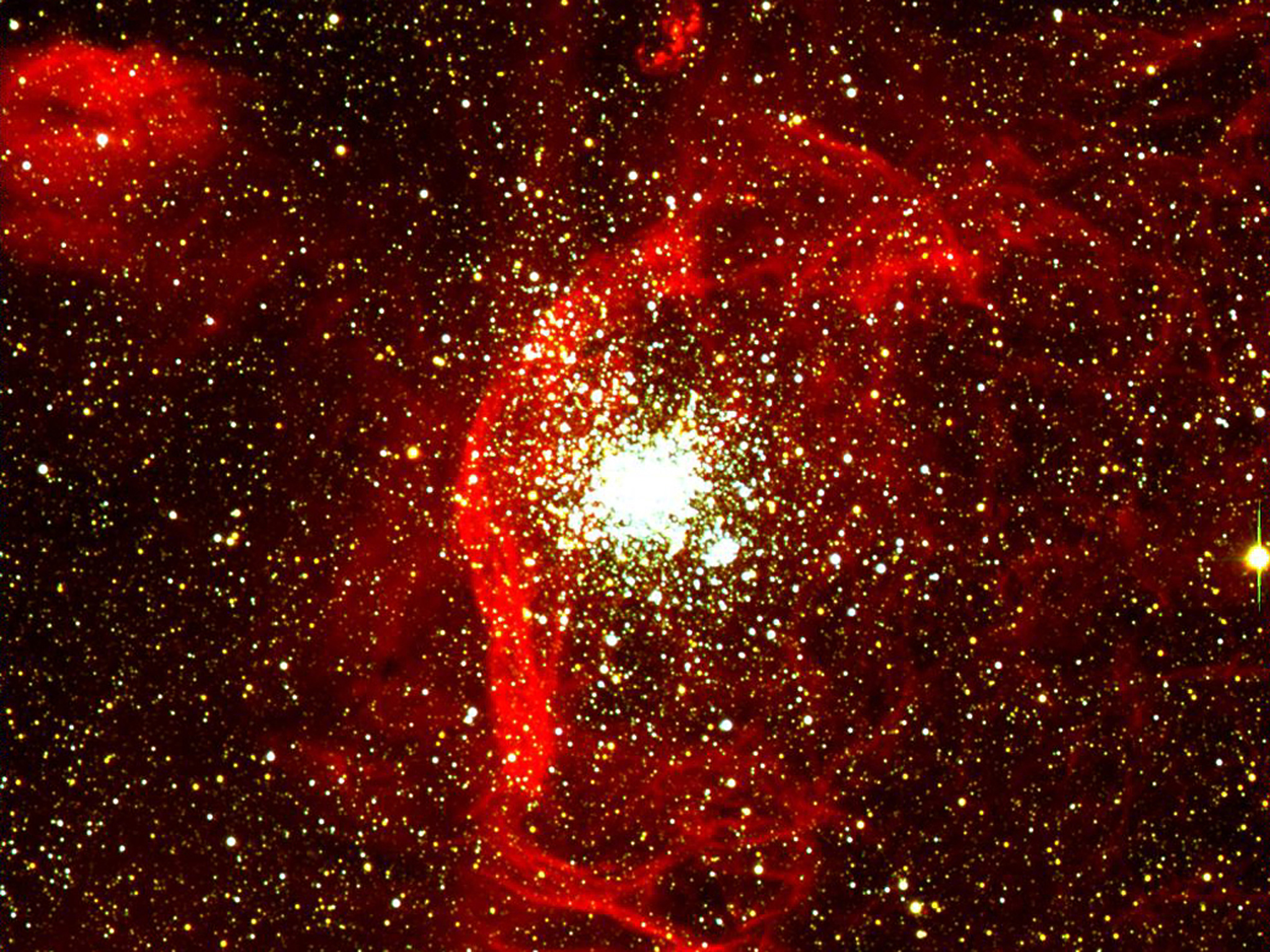 Какие звезды относятся к красным звездам. ASASSN-15lh. NGC 1850. Красный космос. Красные звёзды в космосе.