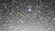 Paneo a través la imagen del cúmulo globular Omega Centauri tomada por el VST