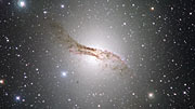 Inzoomning på den underliga galaxen Centaurus A