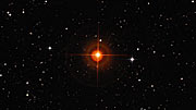 Zoom na direção da estrela gigante vermelha R Sculptoris