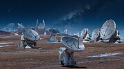 Videomontage van de sterrenwachten van de Event Horizon Telescope
