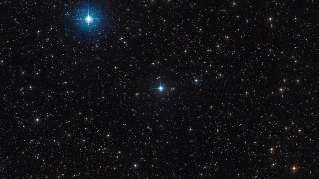 Zoom sur le système d'étoiles triple HD 131399
