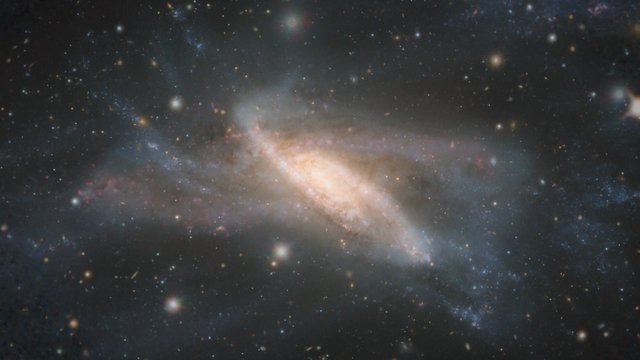 ESOCast 177 Light: En juvel till galax (4K UHD)