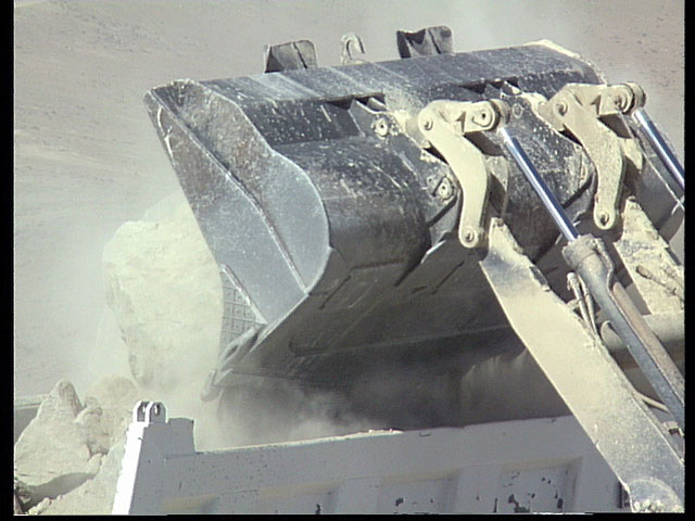 Removing debris from VLT construction, 1991 — clip 1